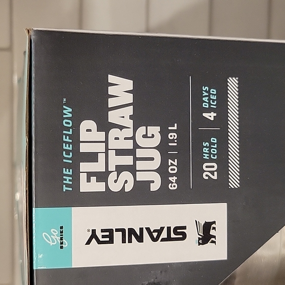 🆕Stanley Ice Flow Flip Straw 64 oz. Jug - Picture 3 of 5
